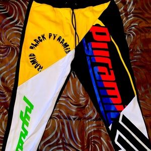 Men’s Black Pyramid Black and Yellow! Size Large